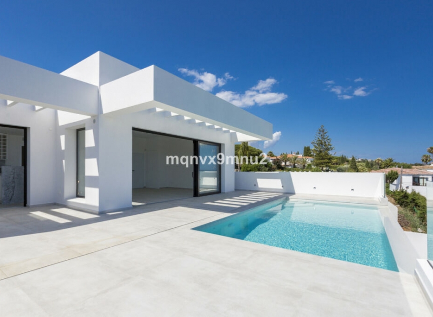 Resale - House -
El Chaparral