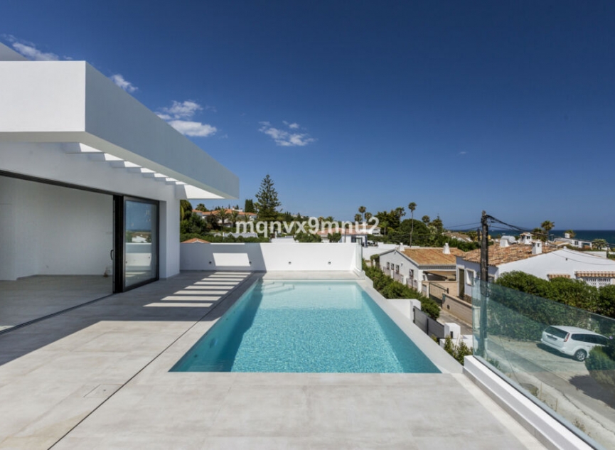 Resale - House -
El Chaparral