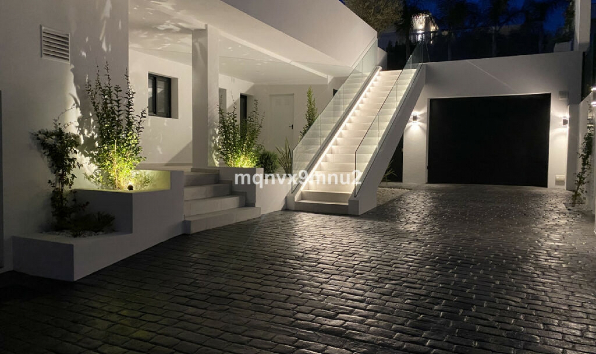 Resale - House -
El Chaparral