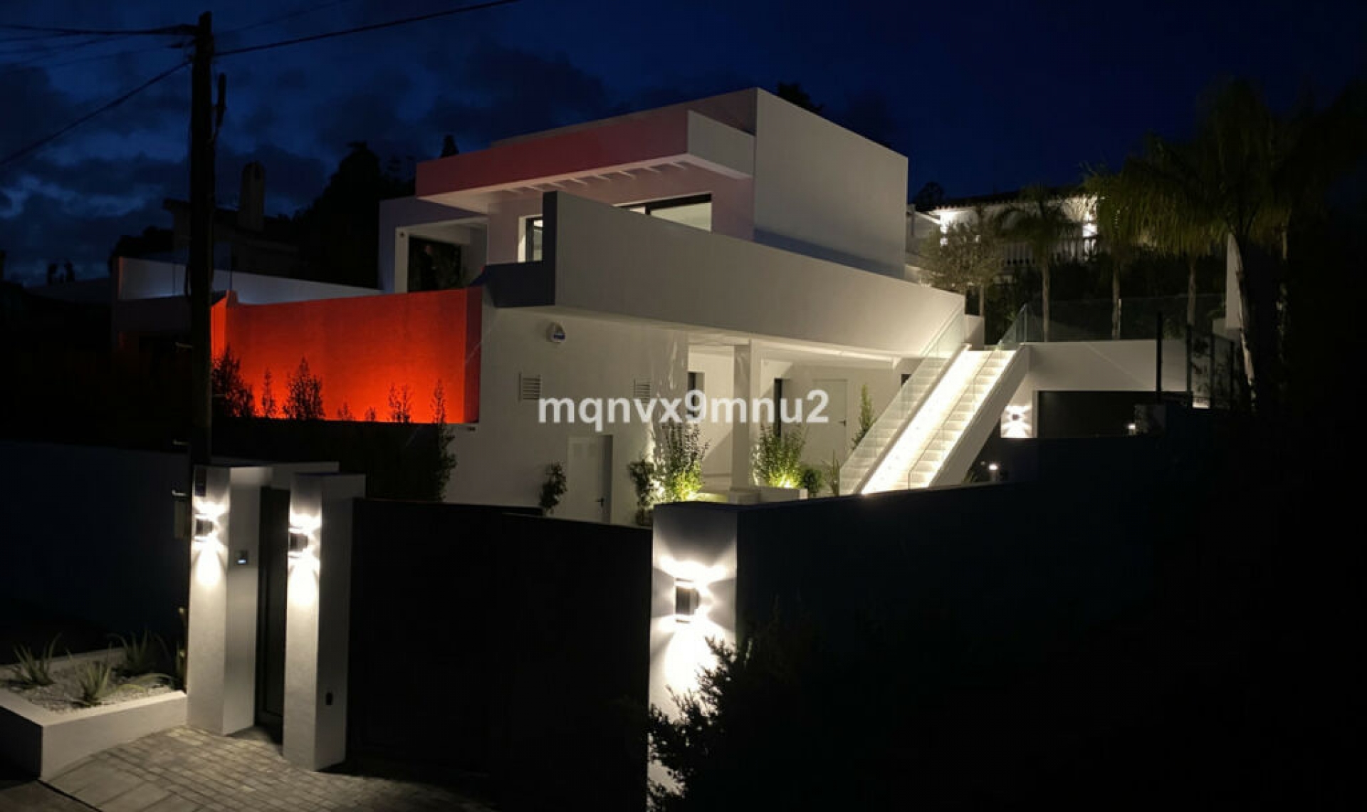 Resale - House -
El Chaparral