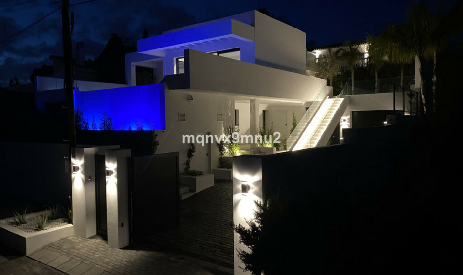 Resale - House -
El Chaparral