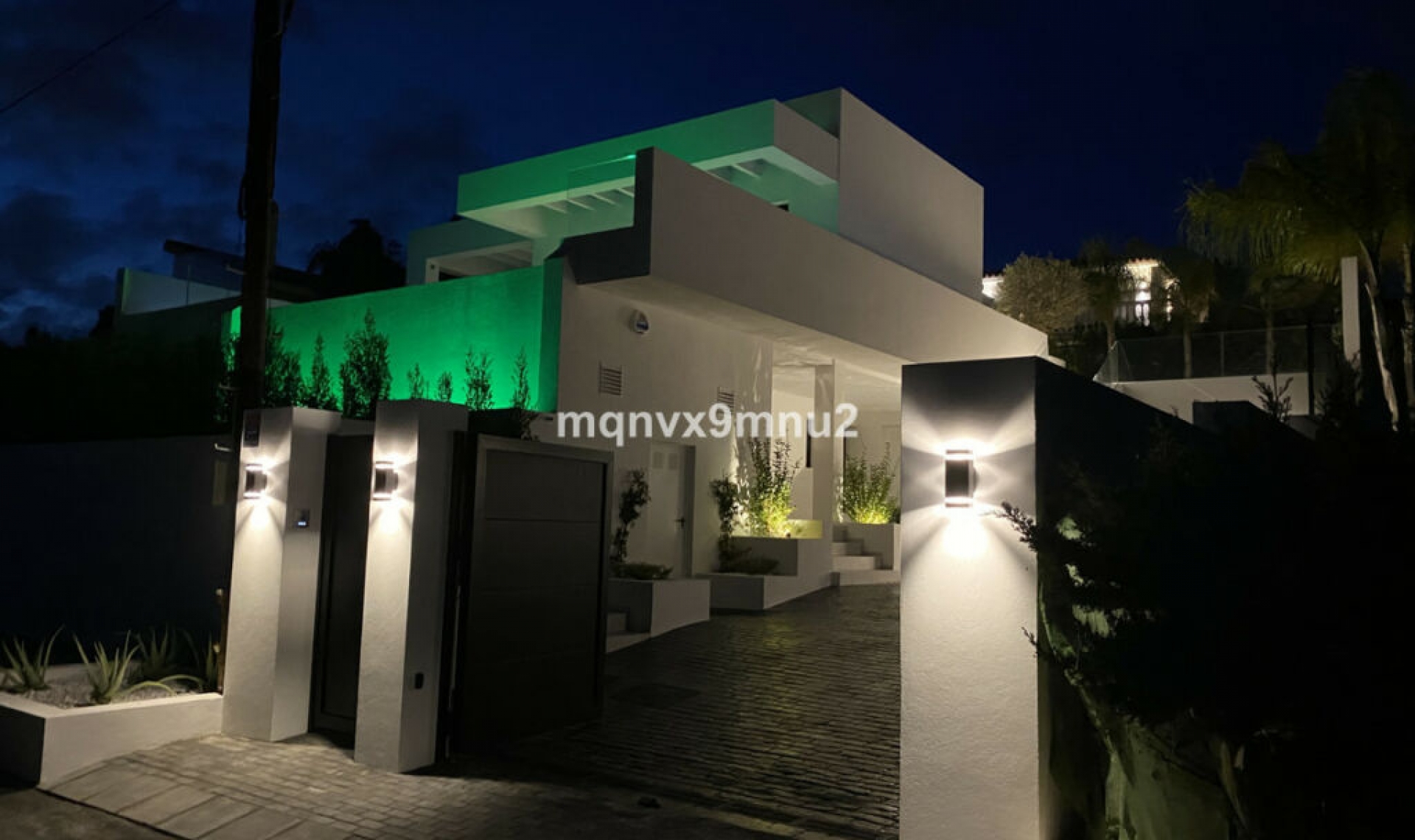 Resale - House -
El Chaparral