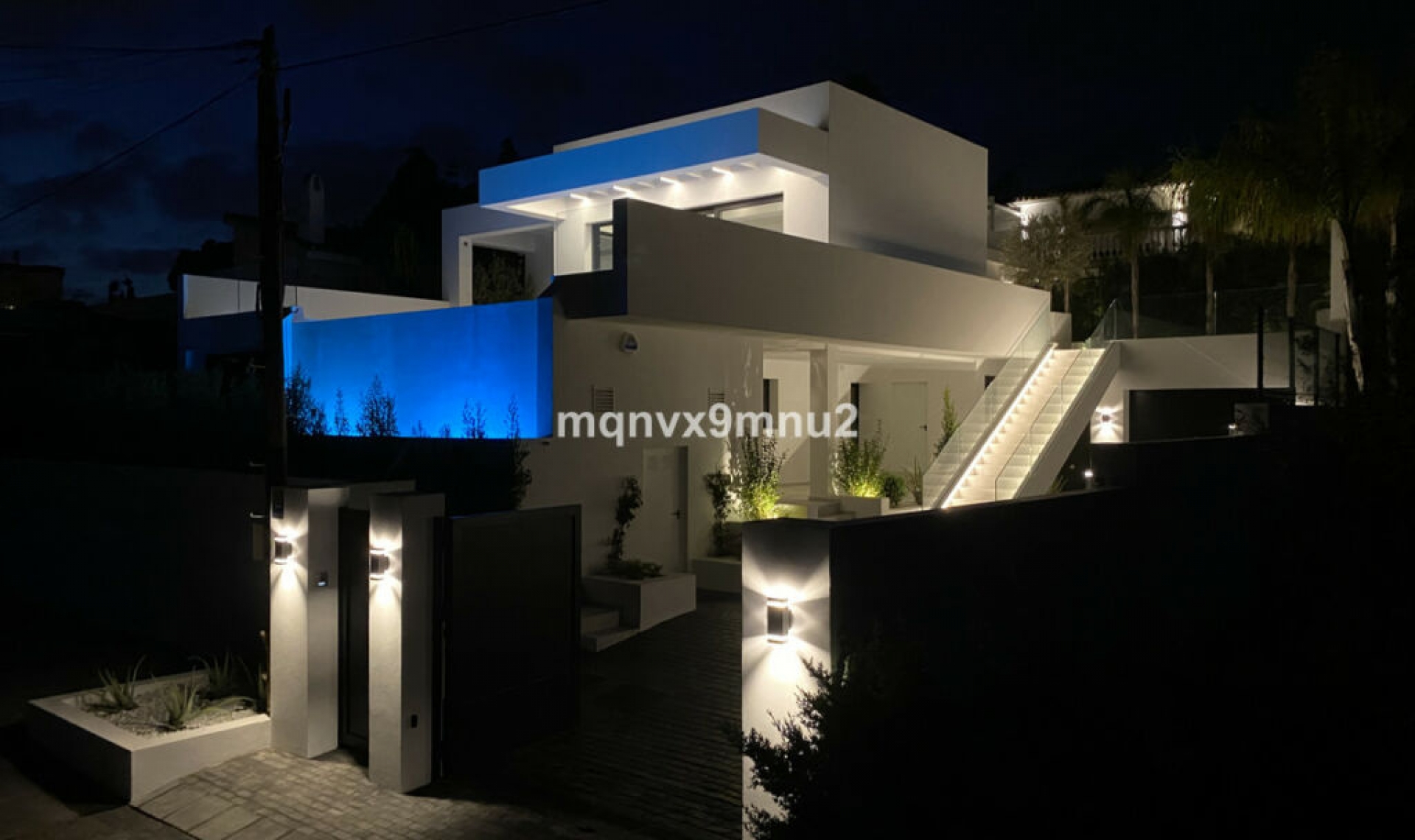 Resale - House -
El Chaparral