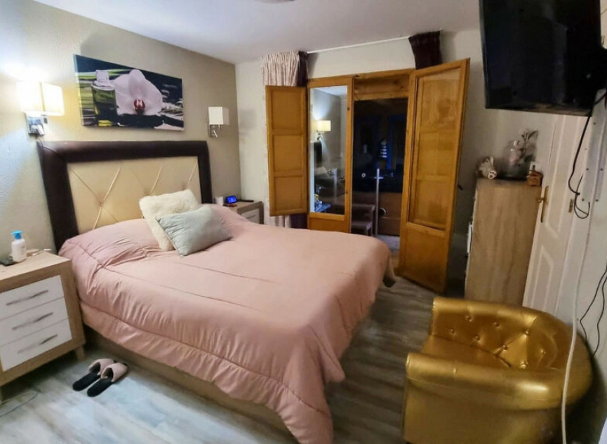 Resale - House -
El Faro