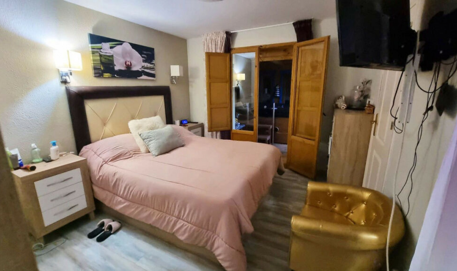 Resale - House -
El Faro