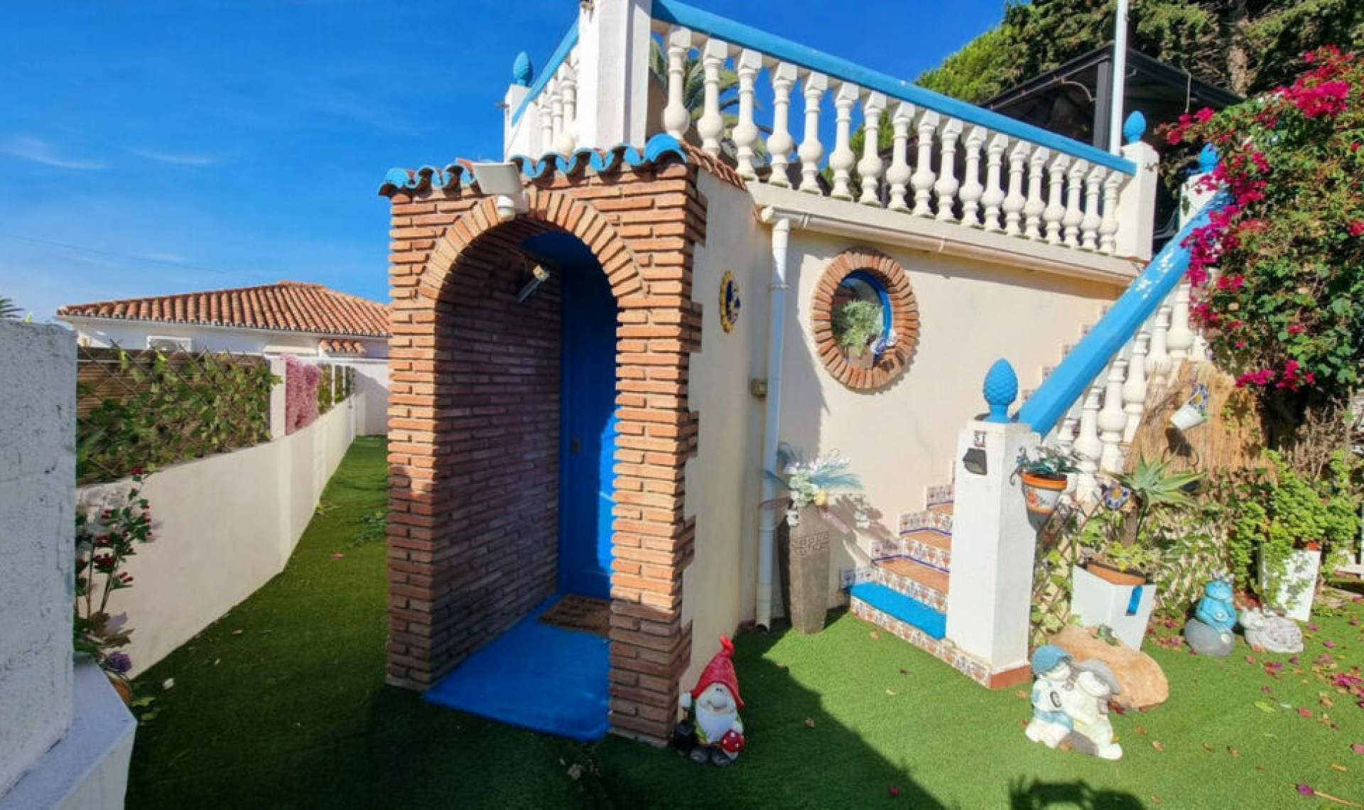 Resale - House -
El Faro