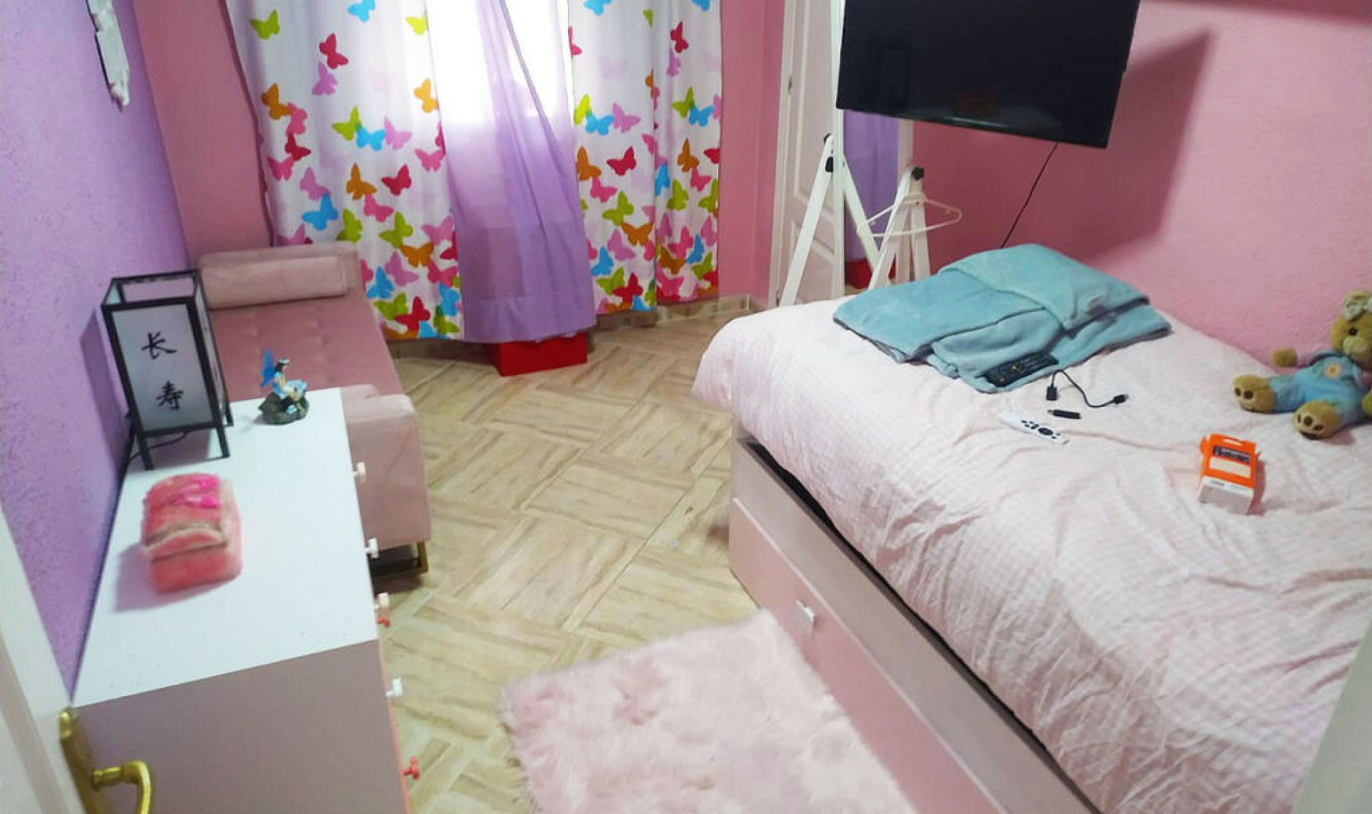 Resale - House -
El Faro