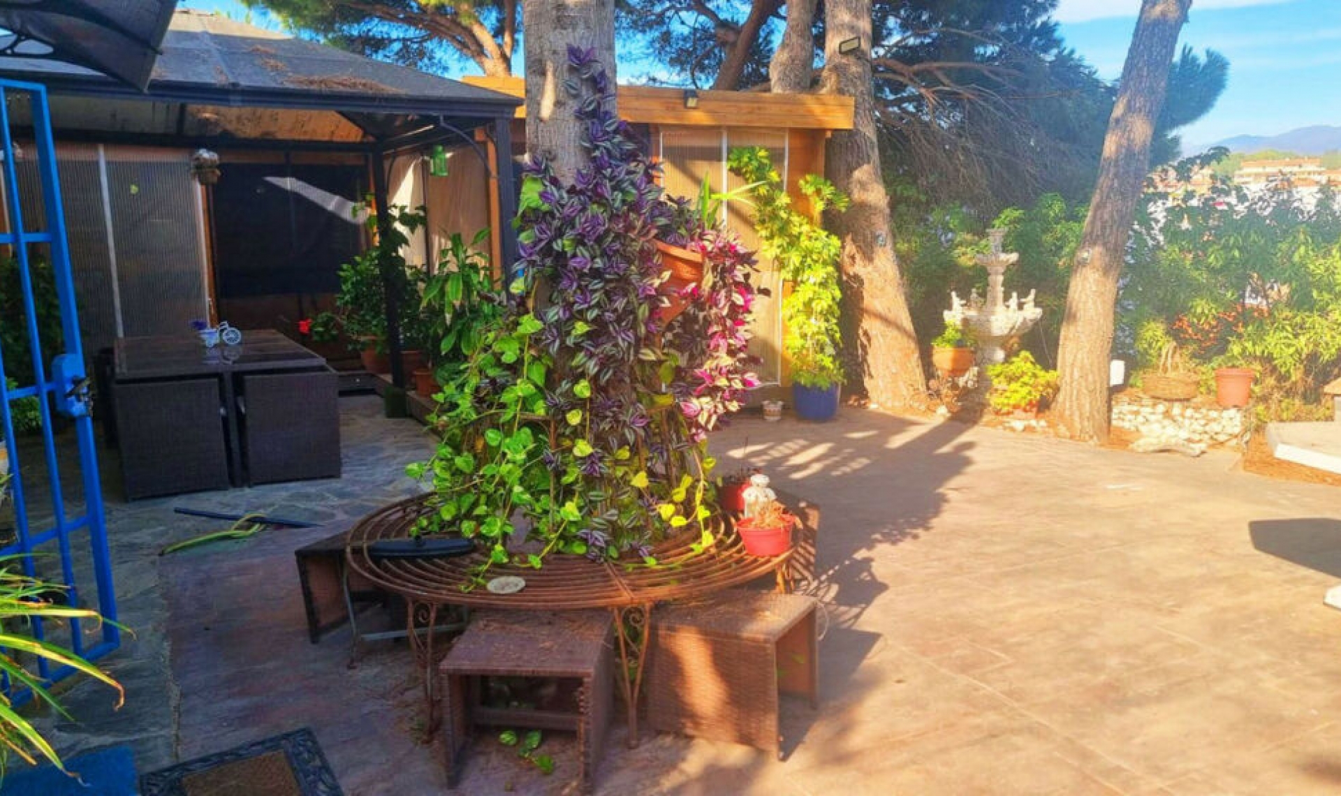 Resale - House -
El Faro