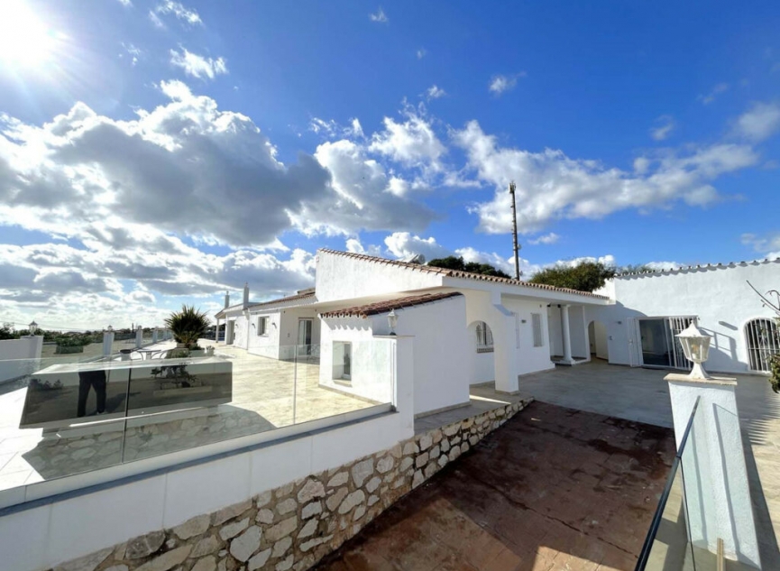 Resale - House -
El Faro