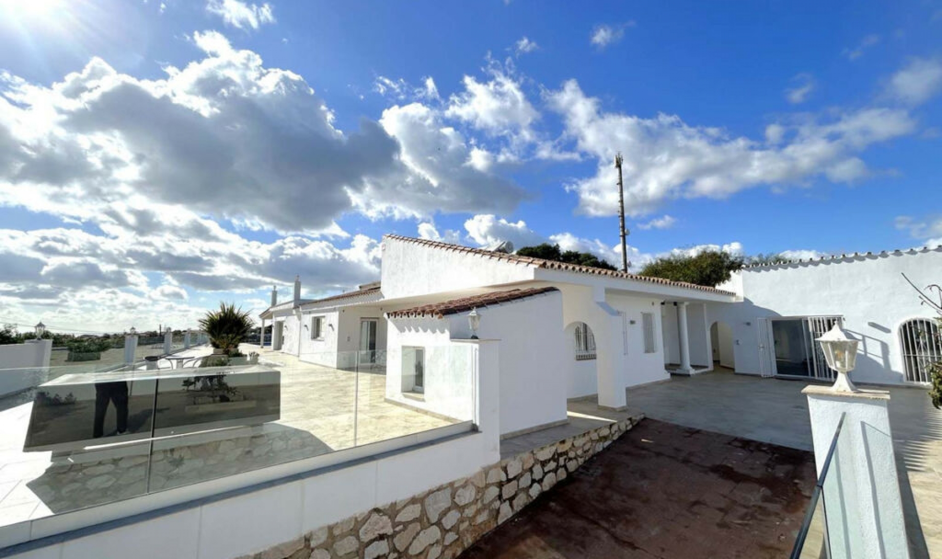 Resale - House -
El Faro