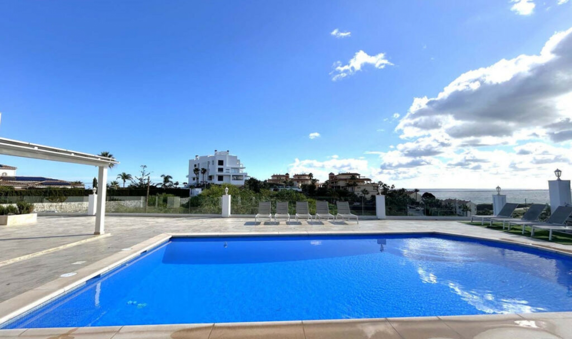 Resale - House -
El Faro