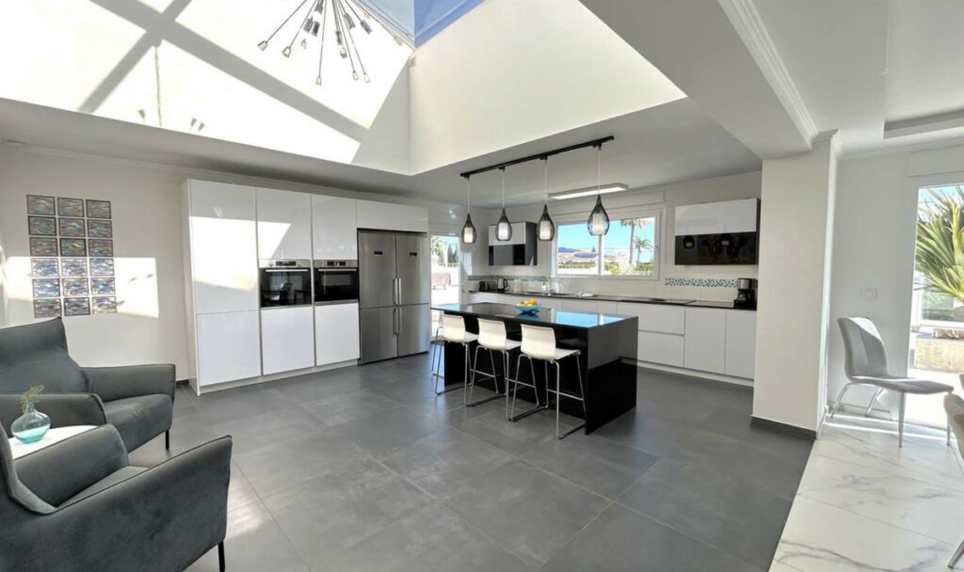 Resale - House -
El Faro