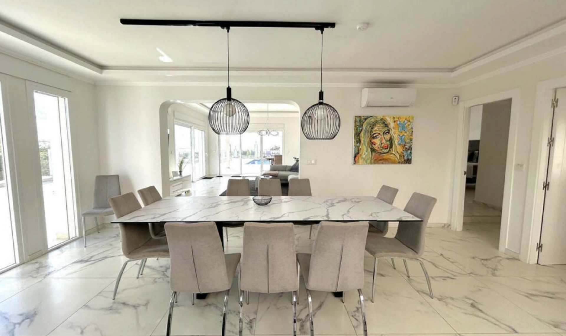 Resale - House -
El Faro