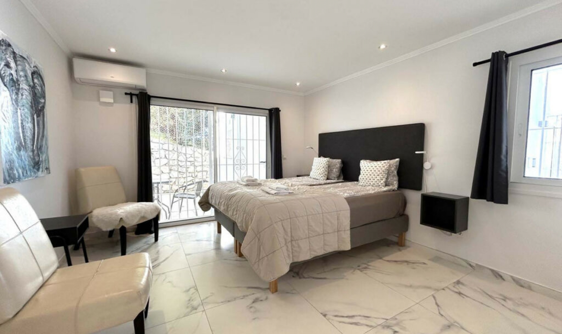 Resale - House -
El Faro