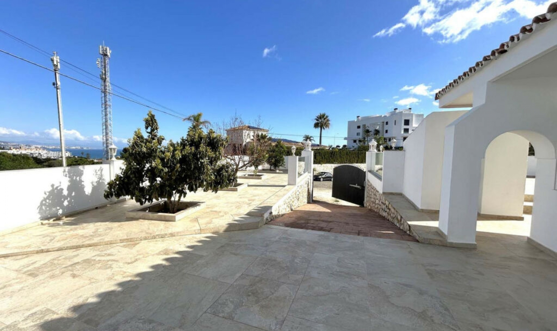 Resale - House -
El Faro