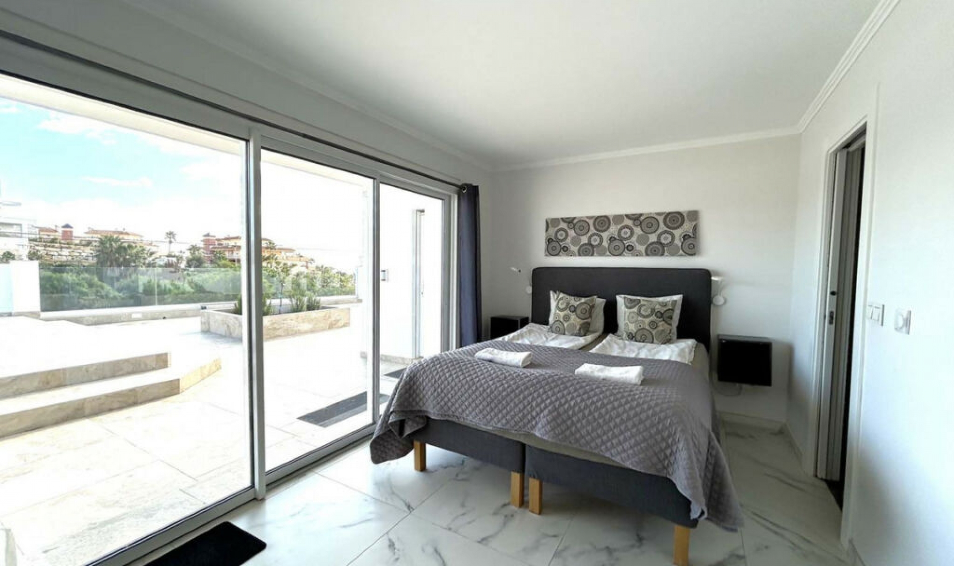 Resale - House -
El Faro