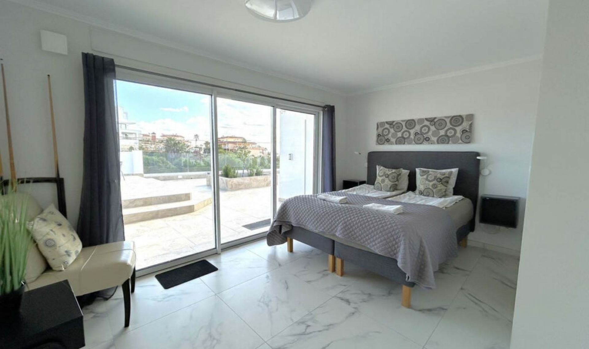 Resale - House -
El Faro