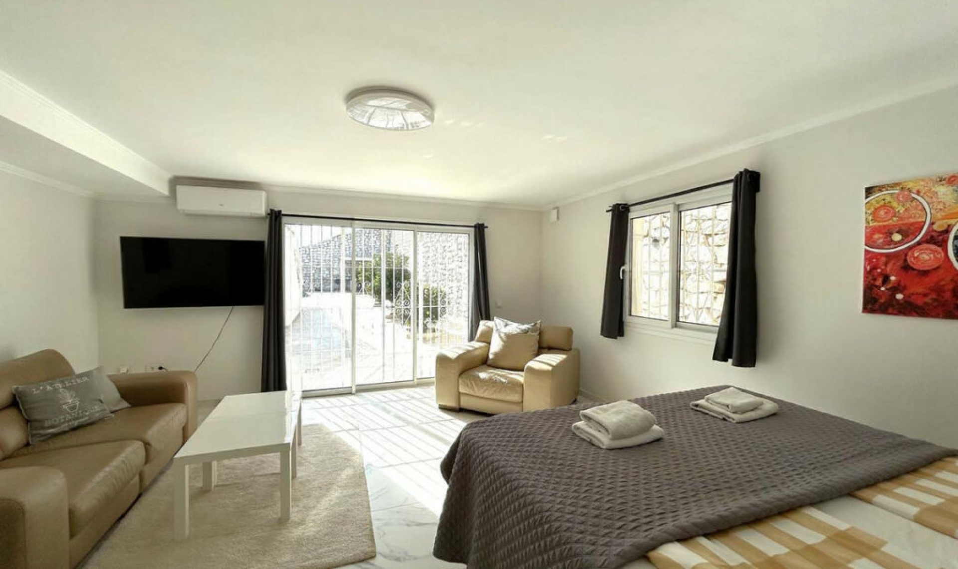 Resale - House -
El Faro