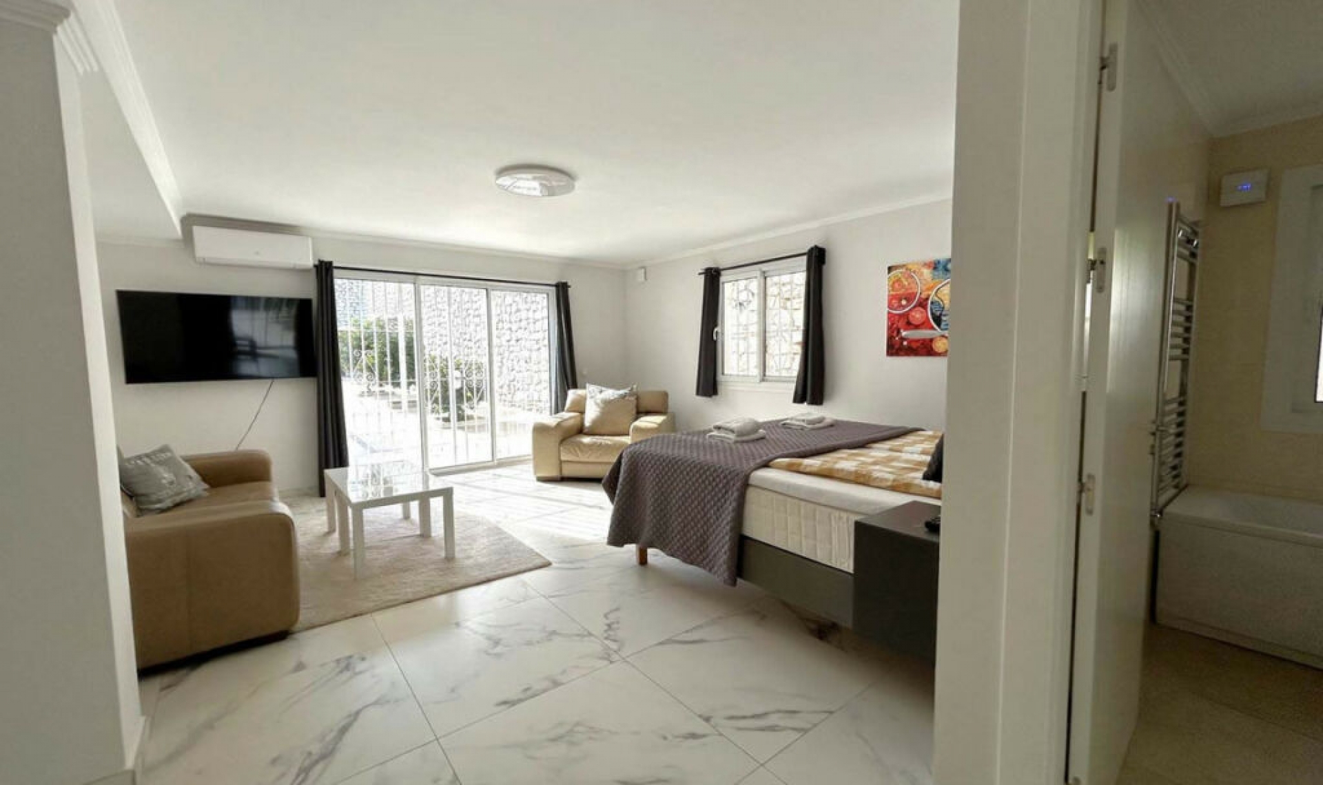 Resale - House -
El Faro