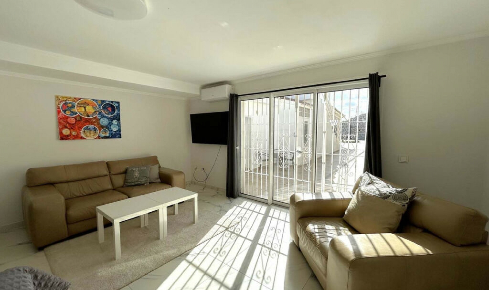 Resale - House -
El Faro