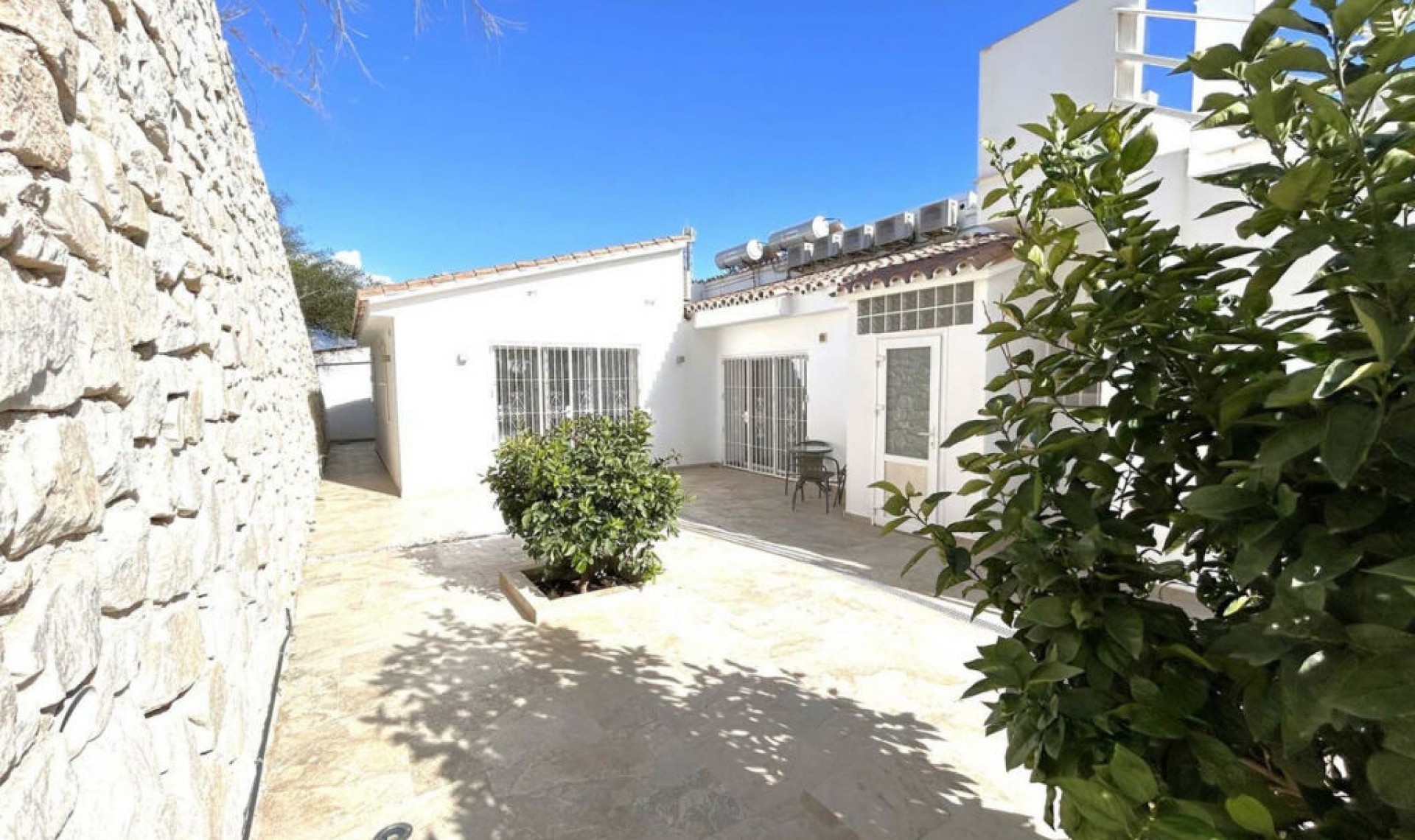 Resale - House -
El Faro