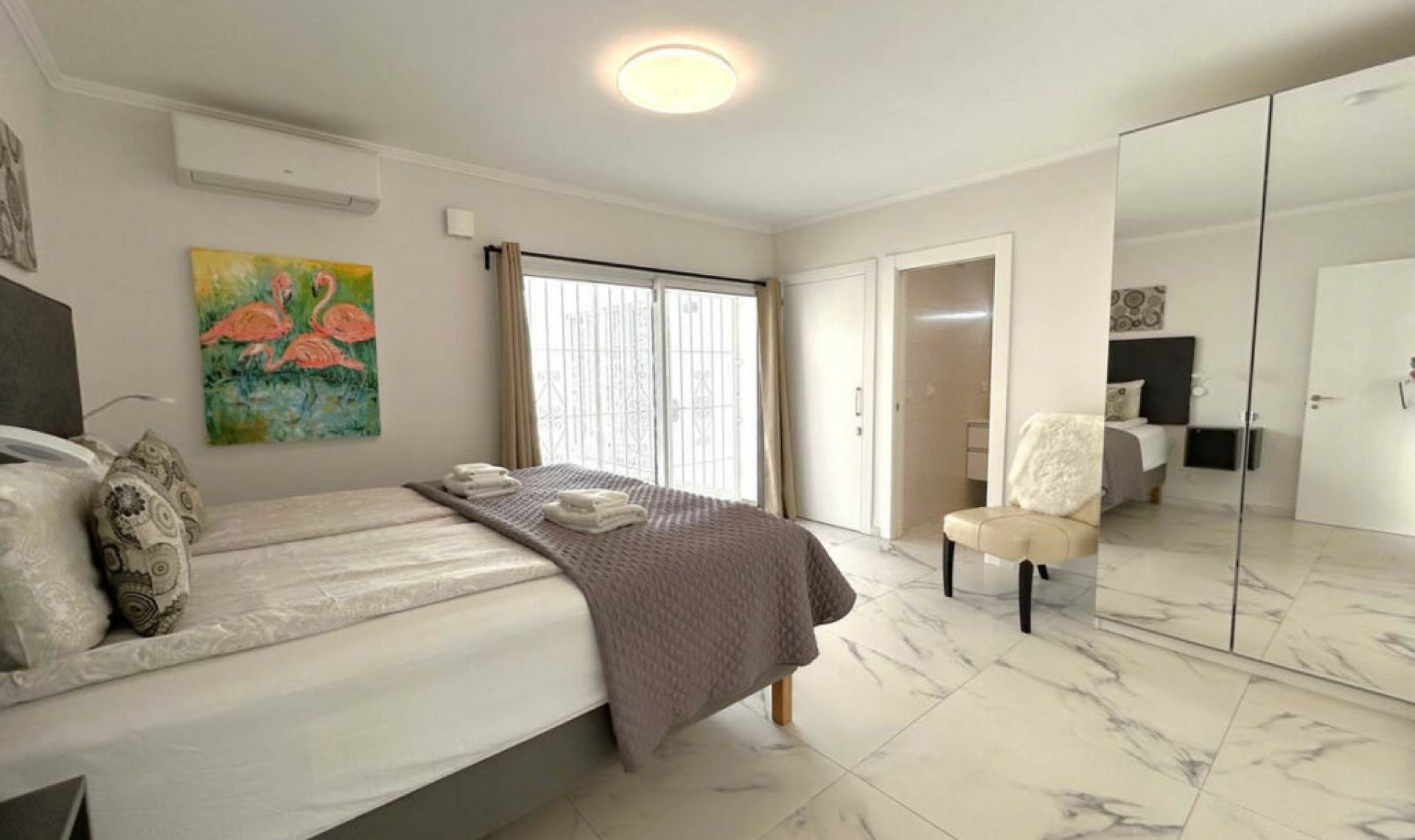 Resale - House -
El Faro