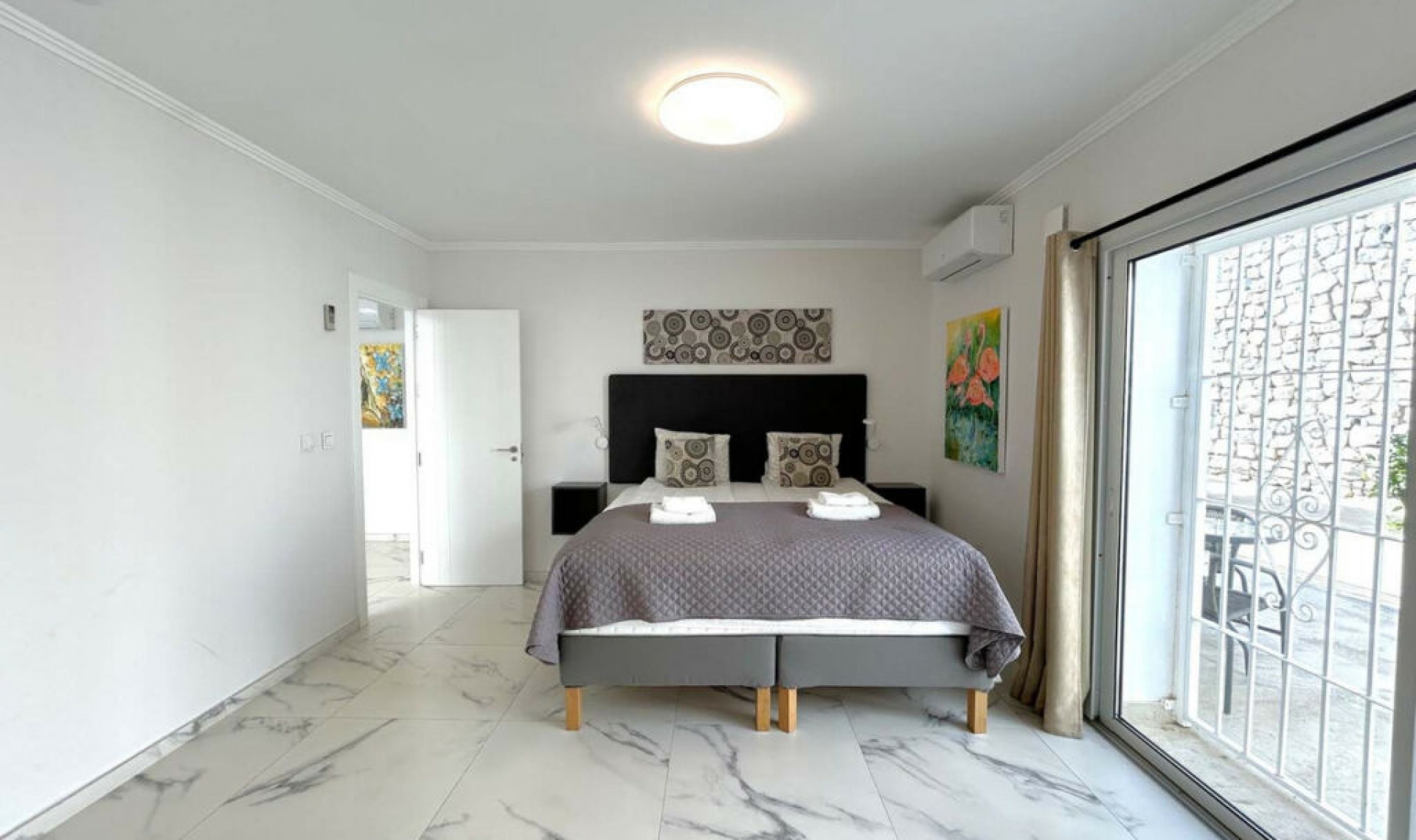 Resale - House -
El Faro