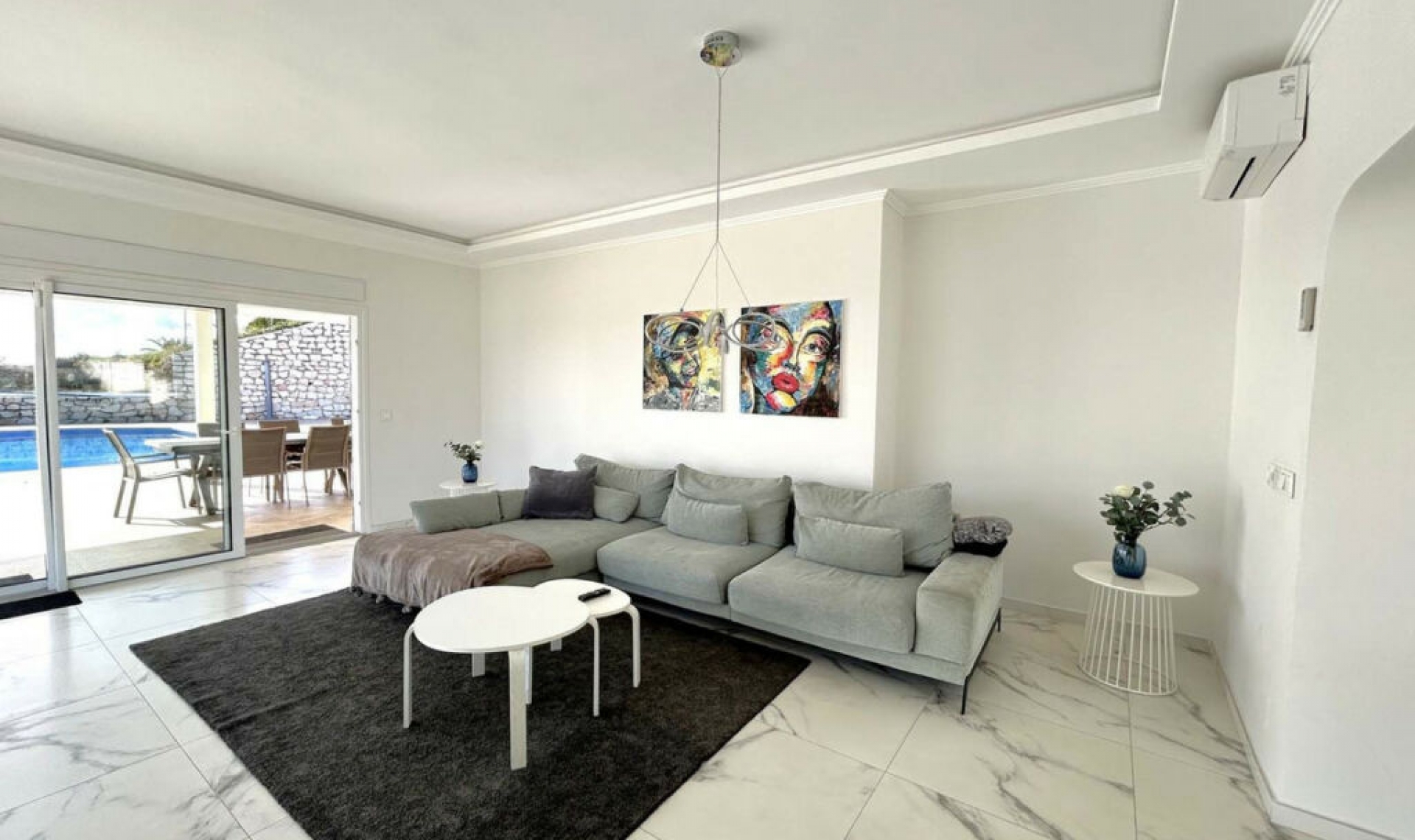 Resale - House -
El Faro