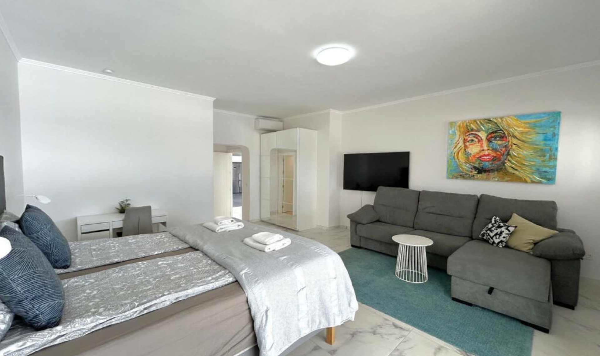 Resale - House -
El Faro