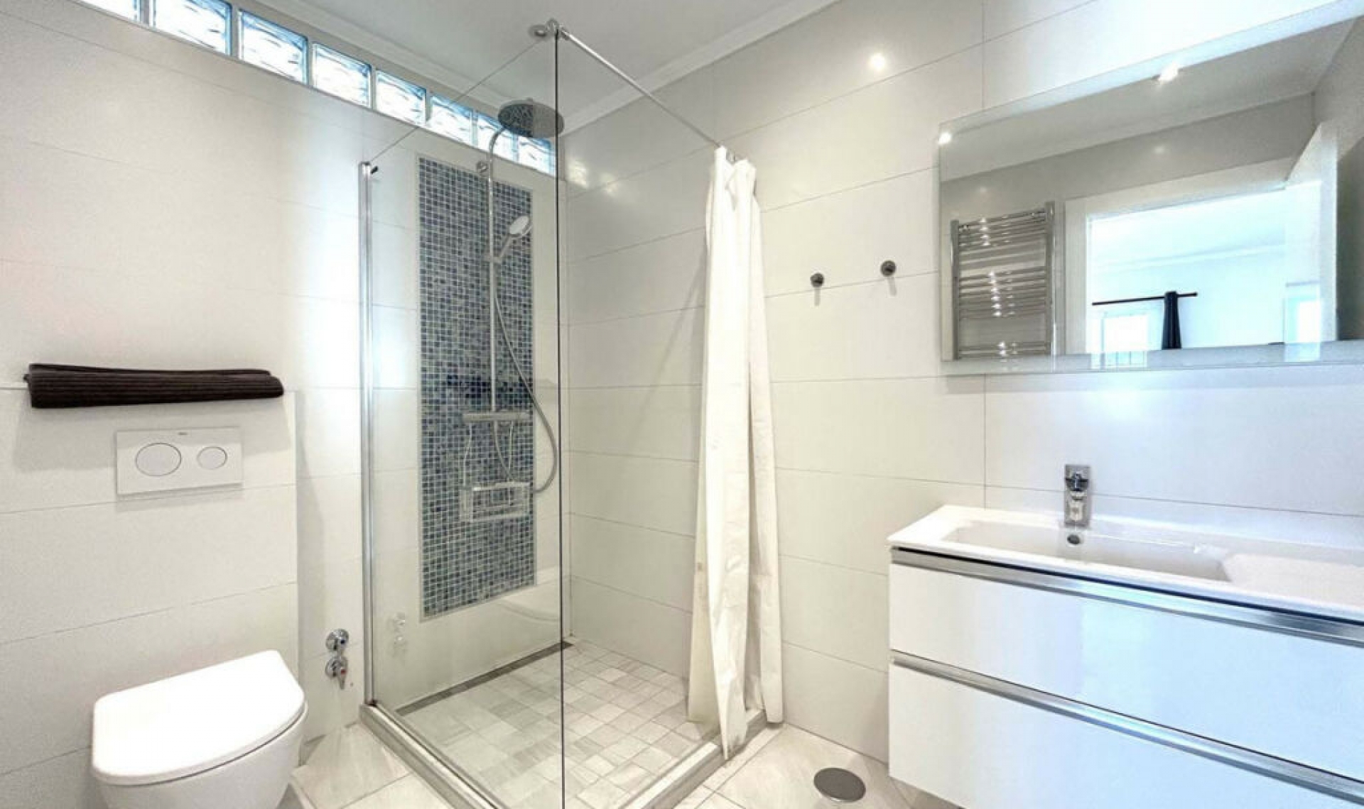 Resale - House -
El Faro