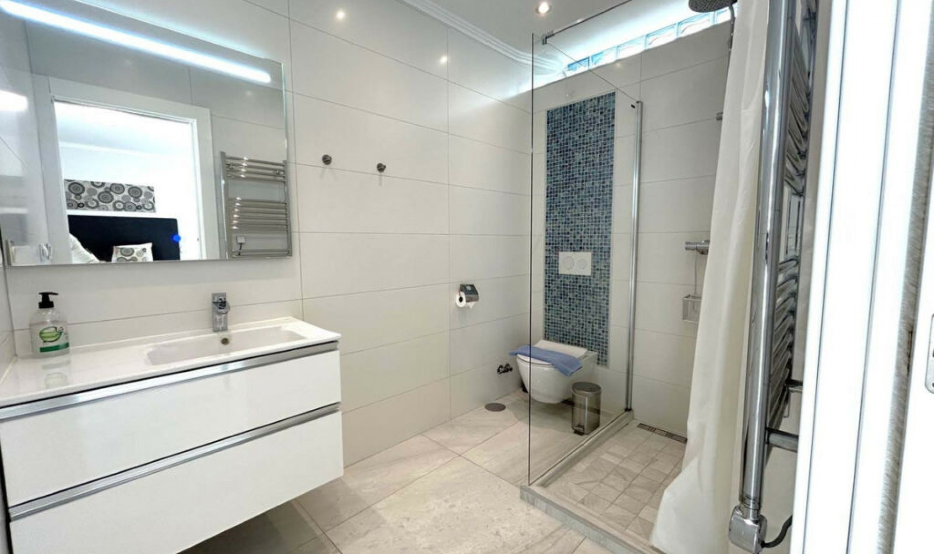 Resale - House -
El Faro