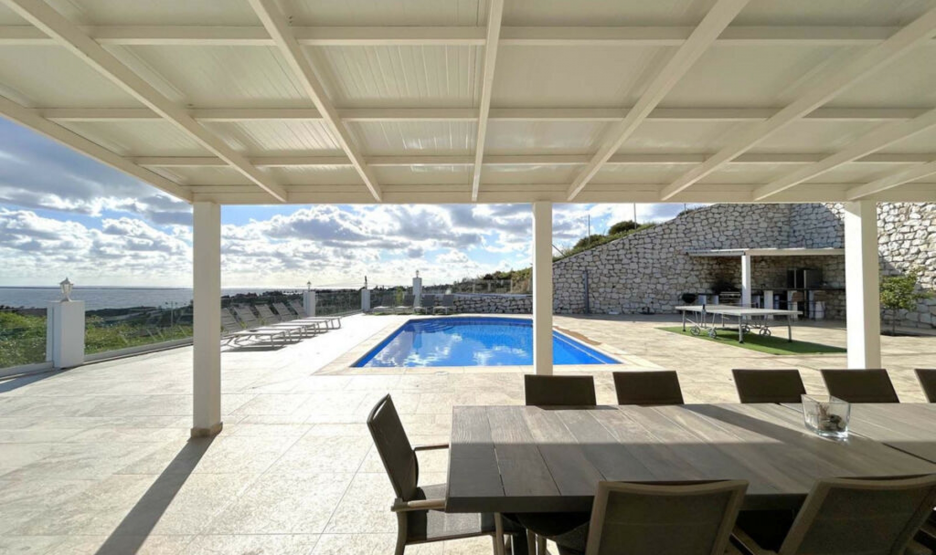 Resale - House -
El Faro