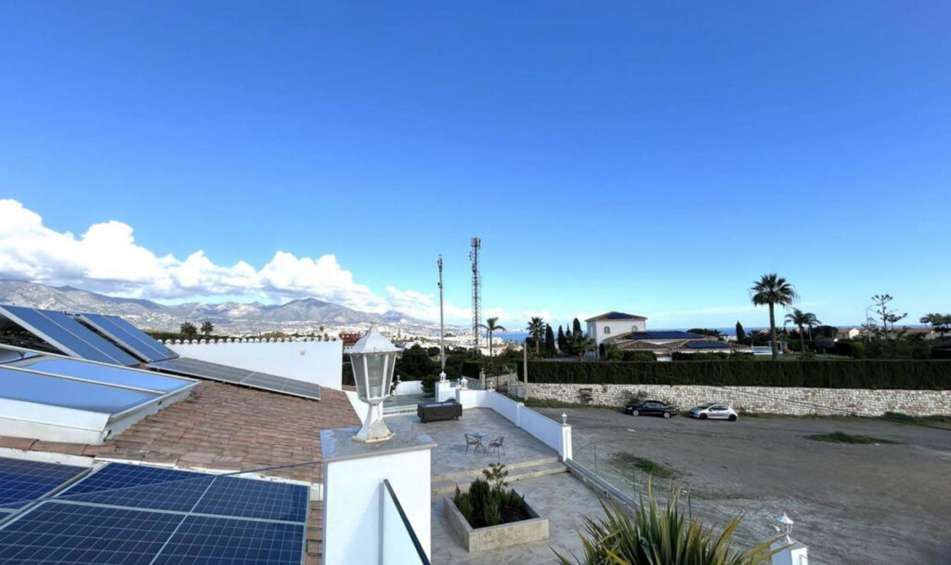 Resale - House -
El Faro