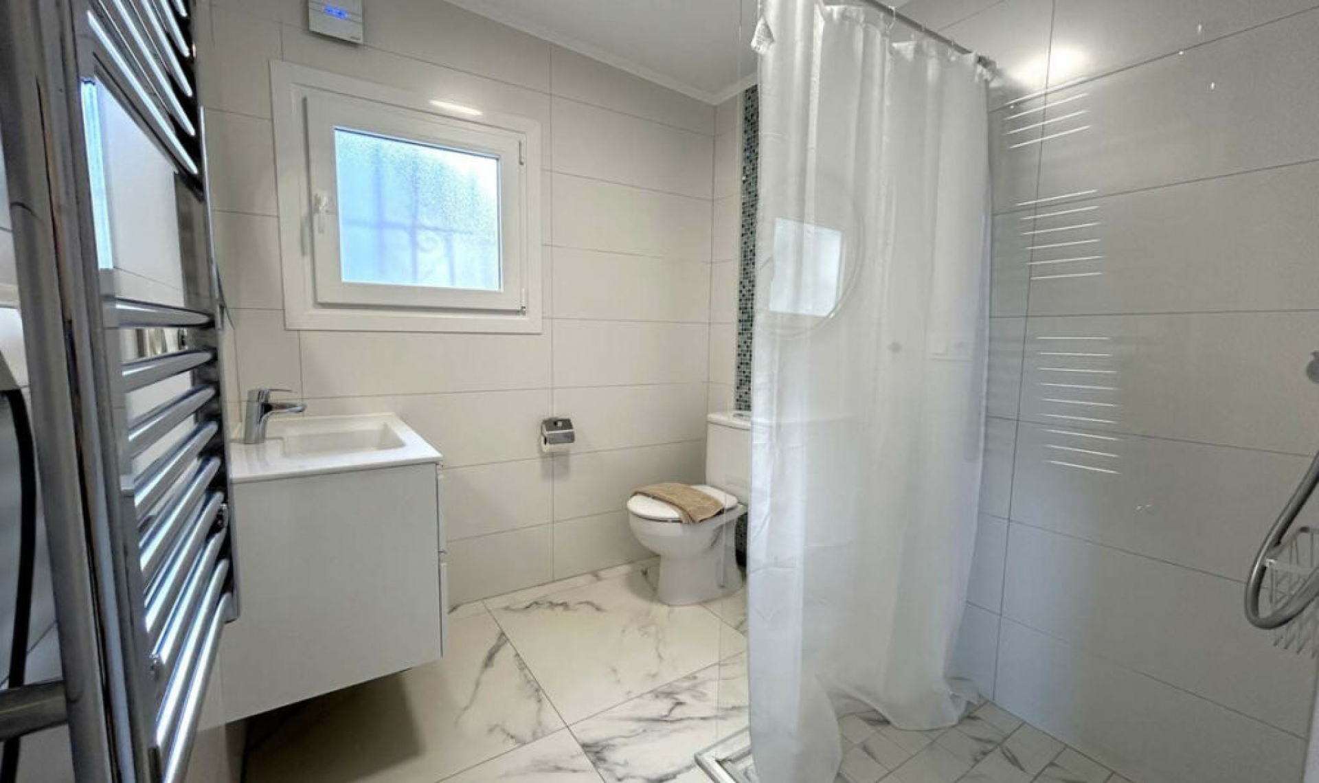 Resale - House -
El Faro