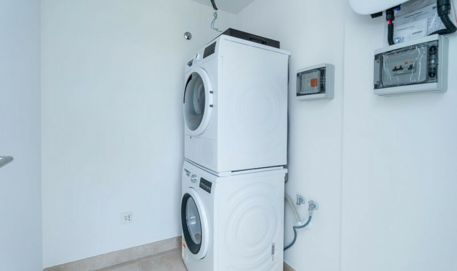 Resale - House -
El Faro