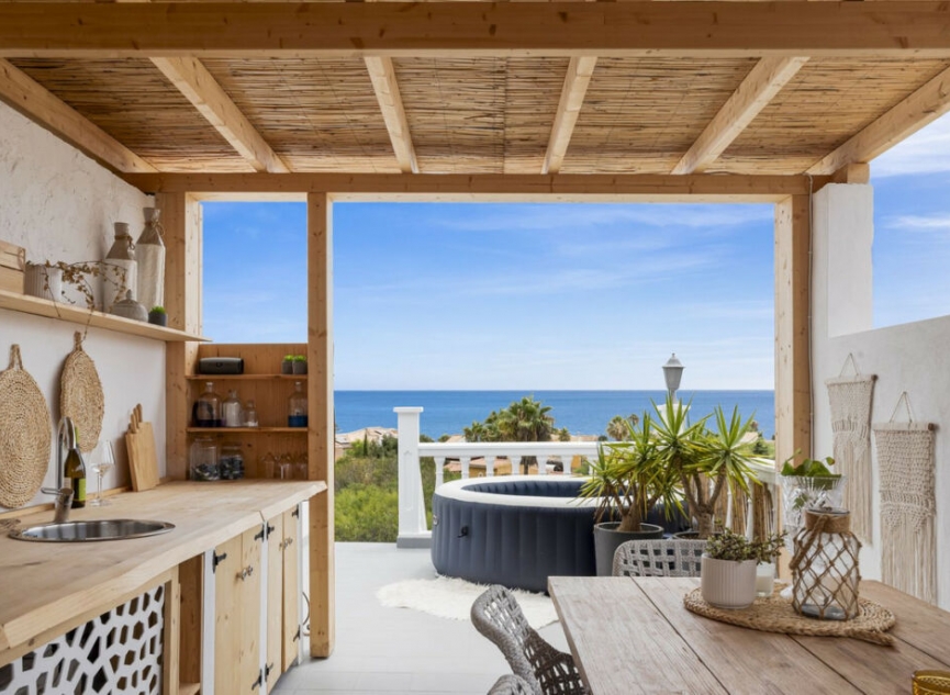 Resale - House -
El Faro