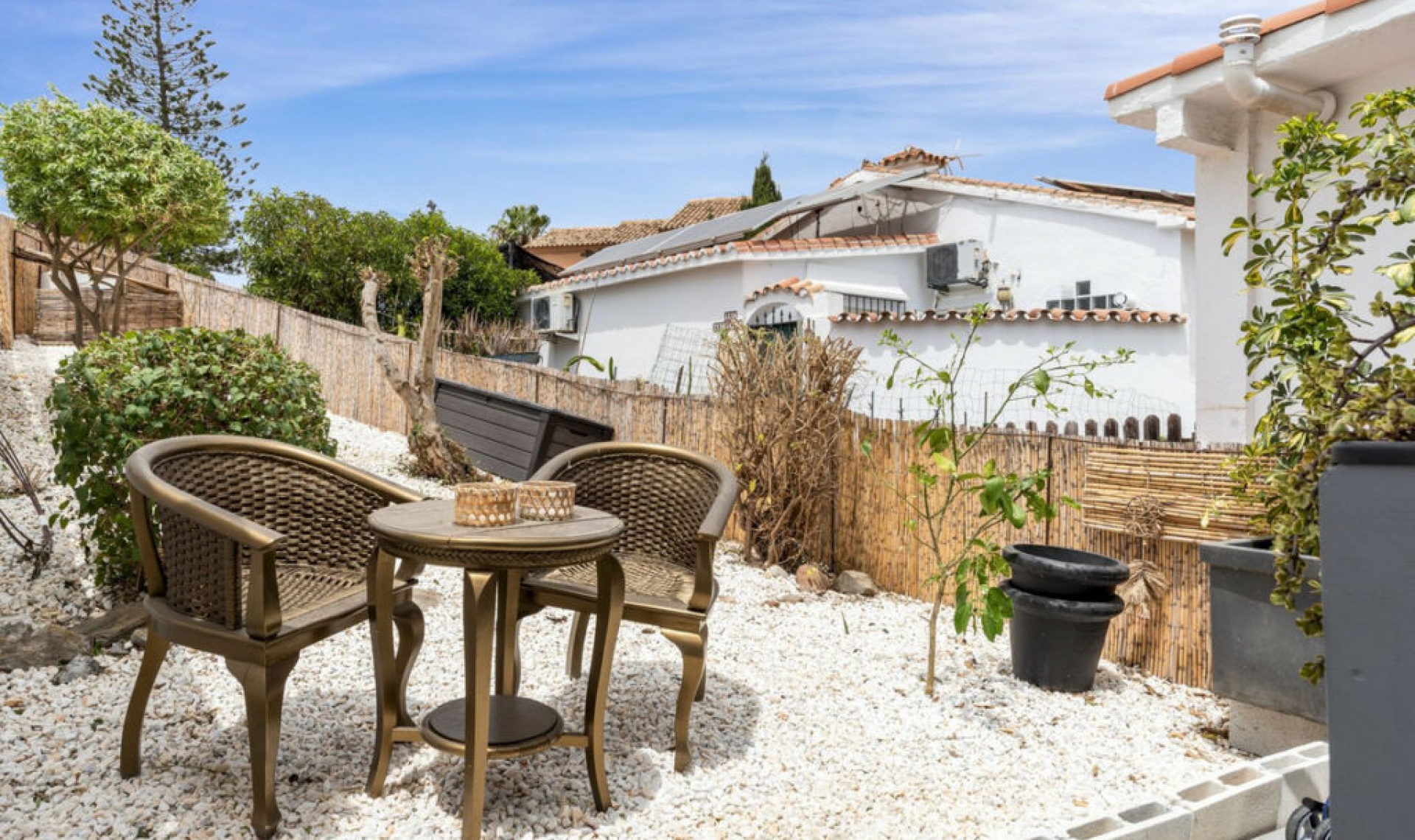 Resale - House -
El Faro