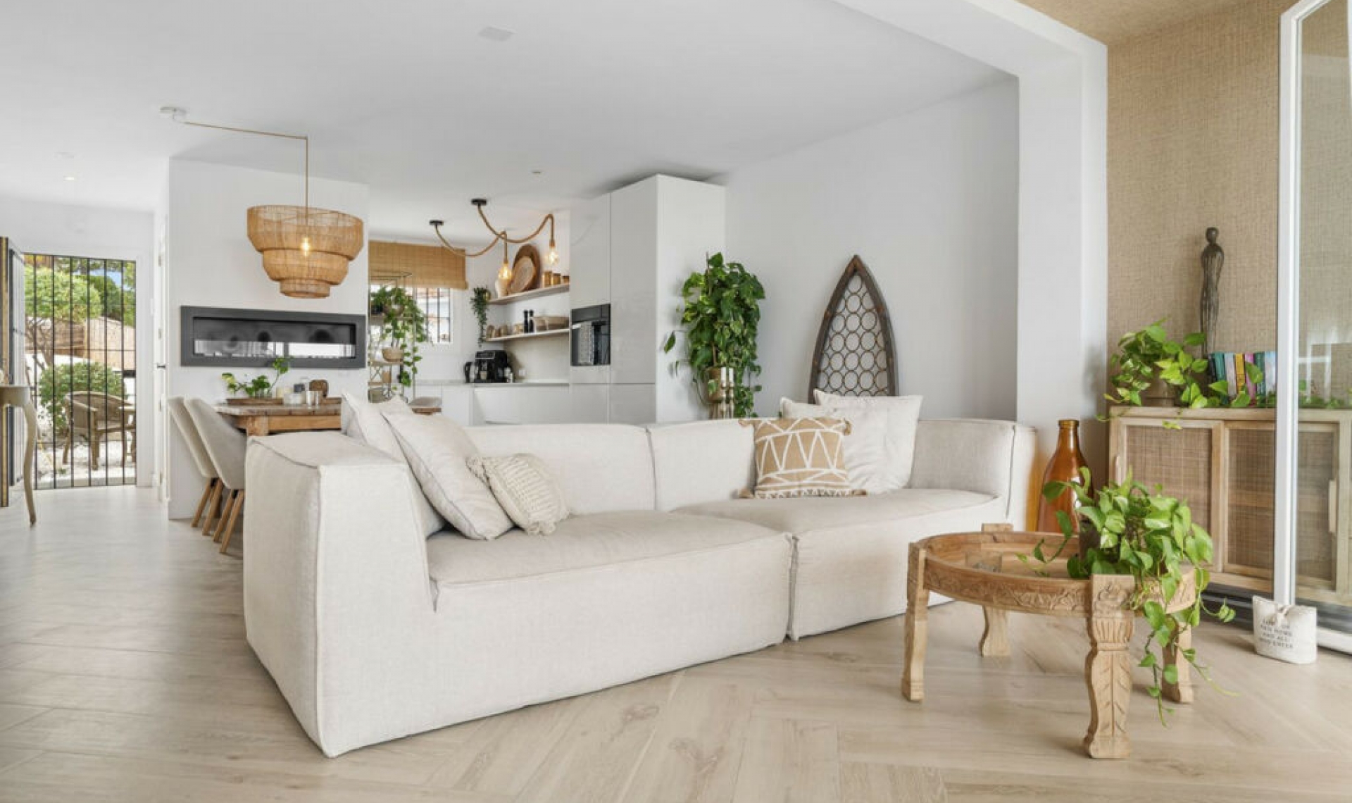 Resale - House -
El Faro