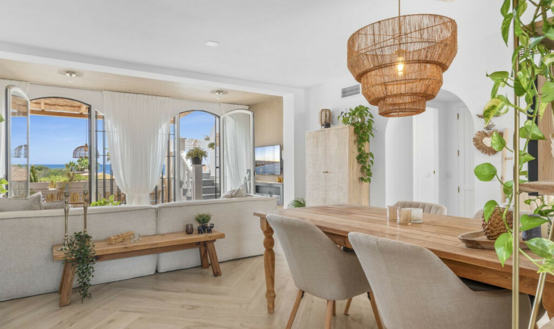 Resale - House -
El Faro