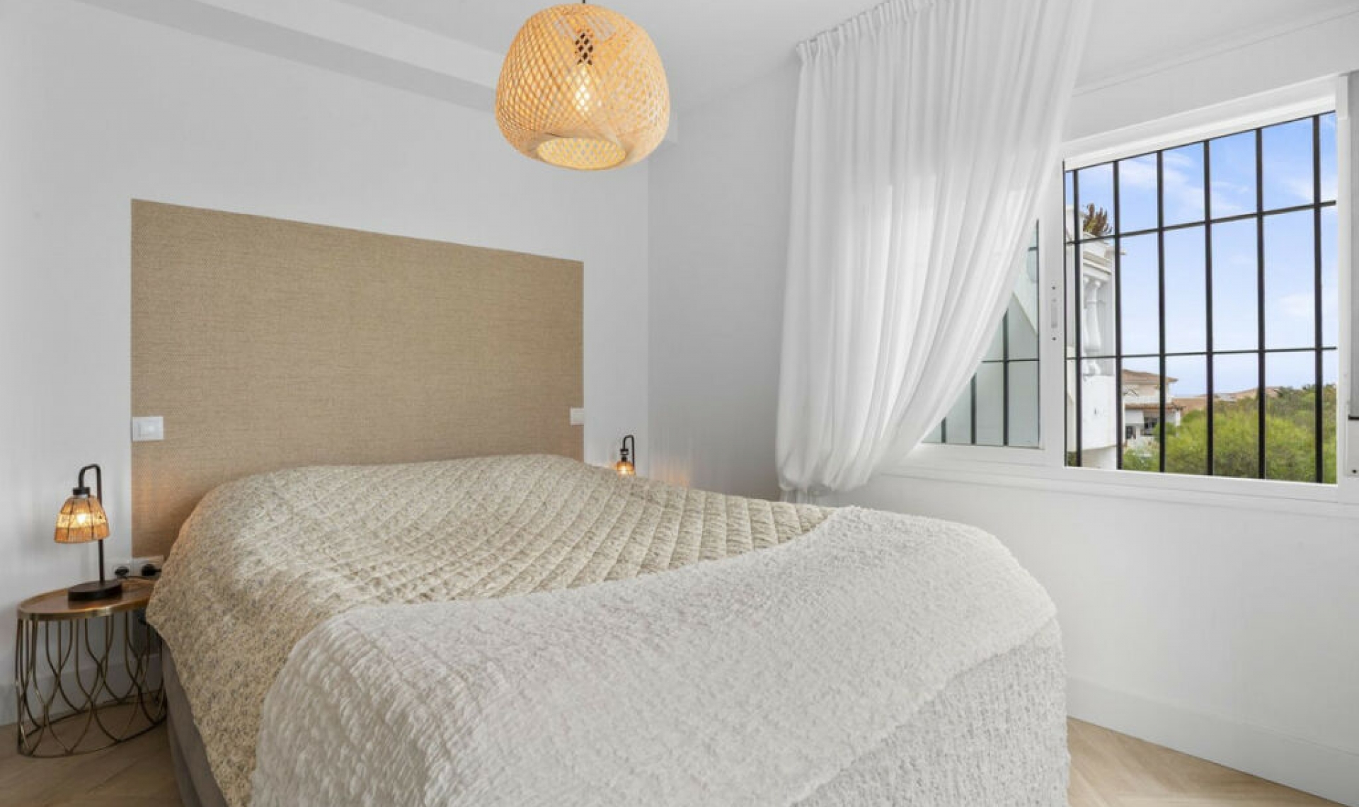 Resale - House -
El Faro