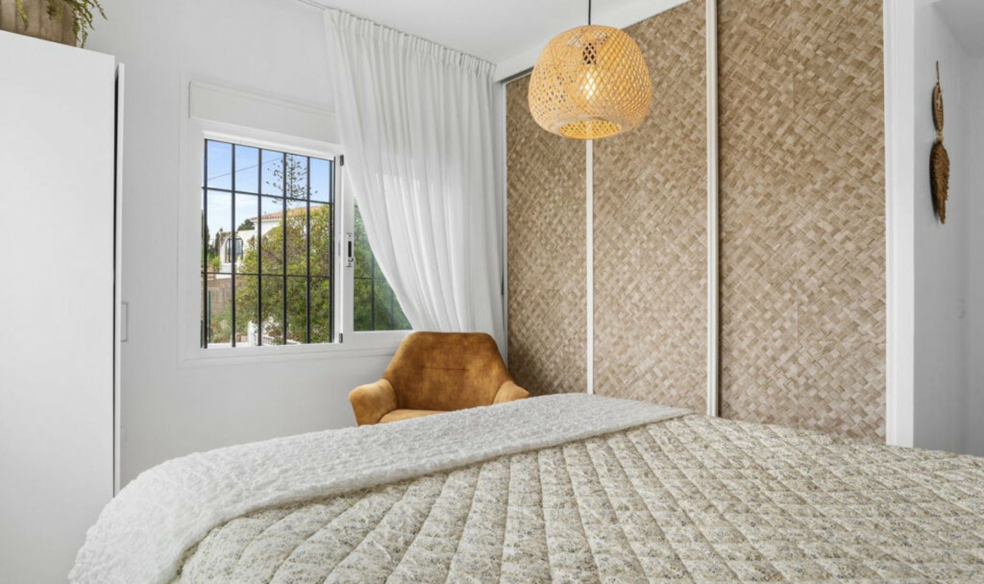 Resale - House -
El Faro