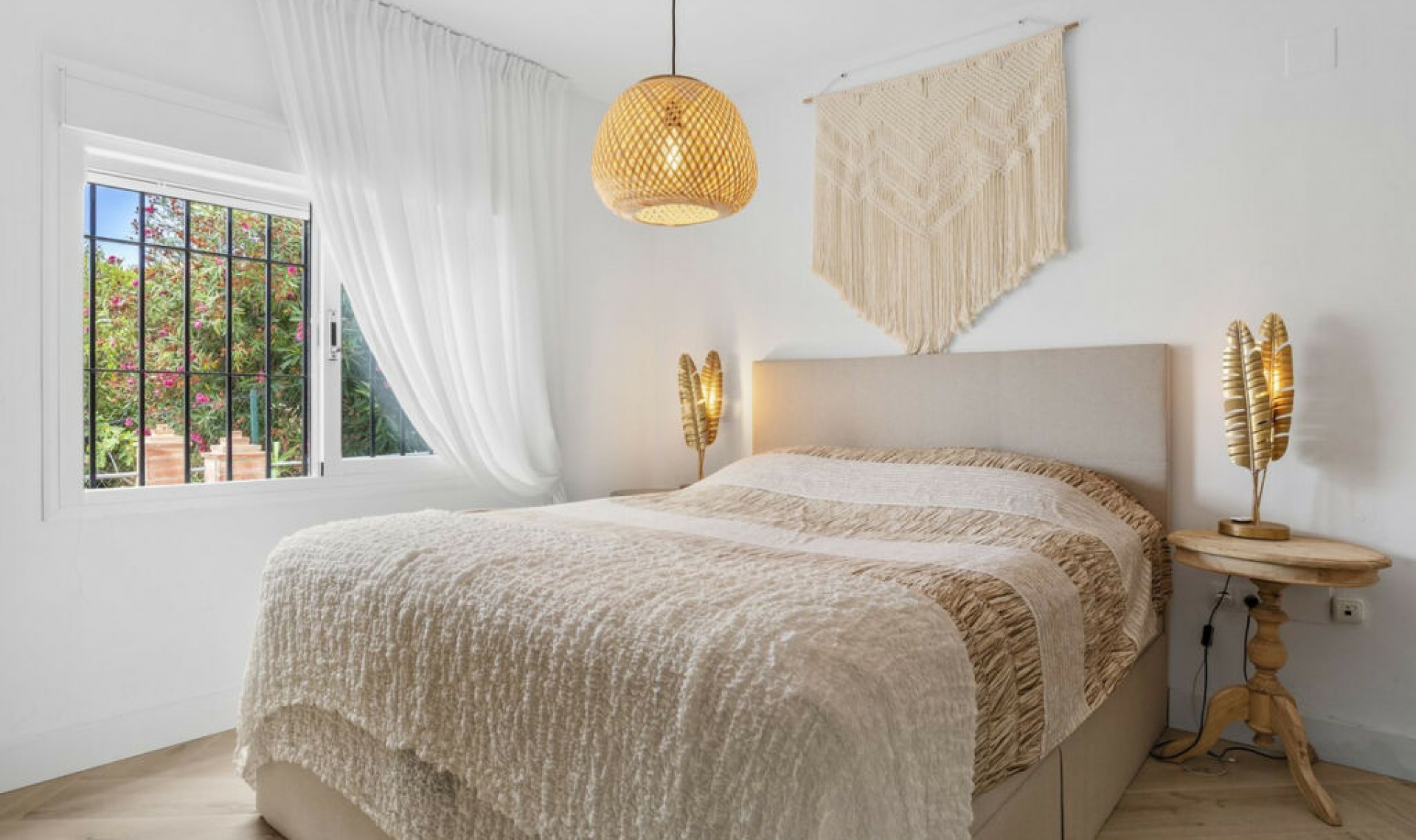 Resale - House -
El Faro