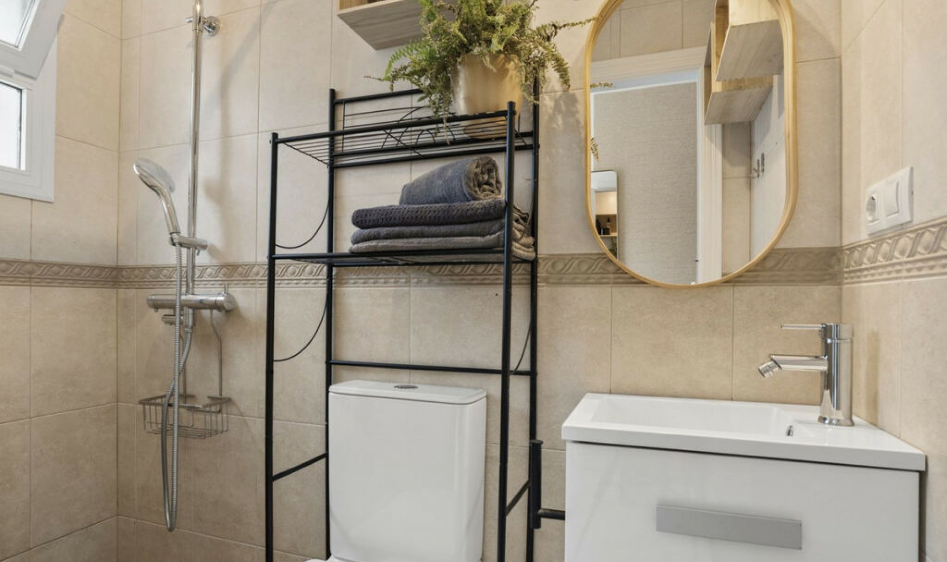 Resale - House -
El Faro