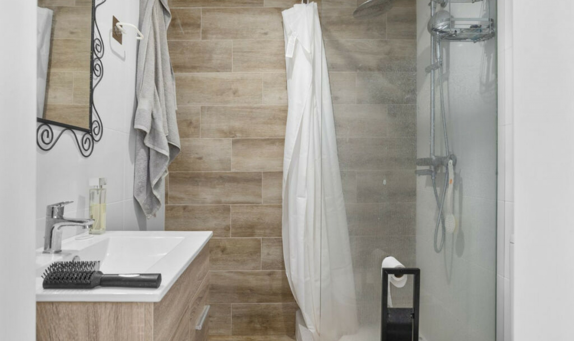 Resale - House -
El Faro