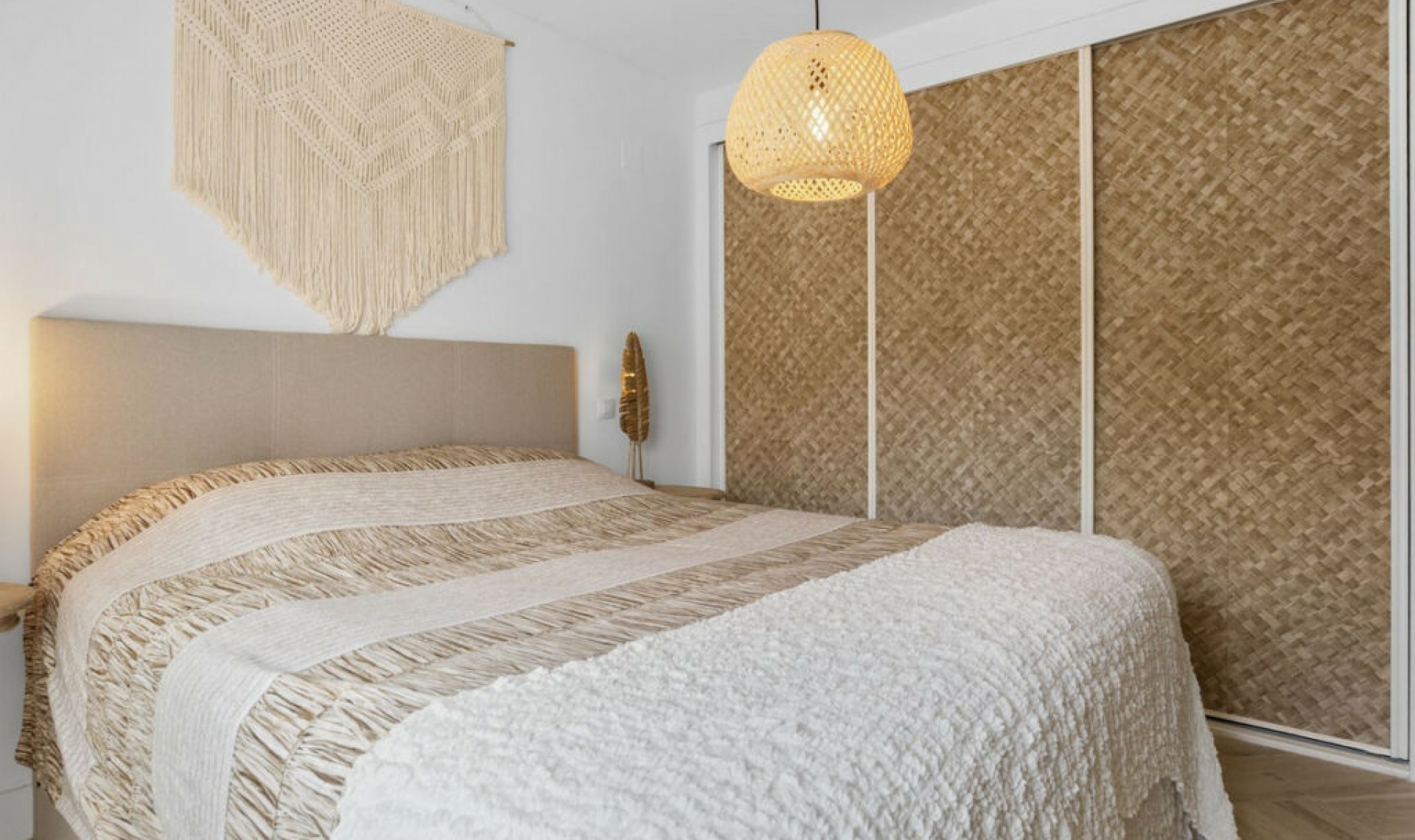 Resale - House -
El Faro