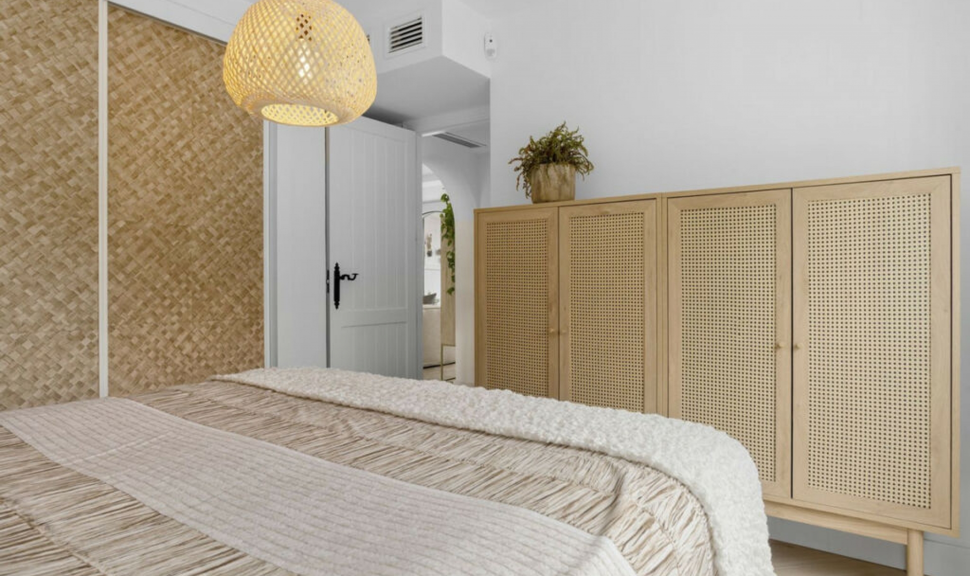 Resale - House -
El Faro