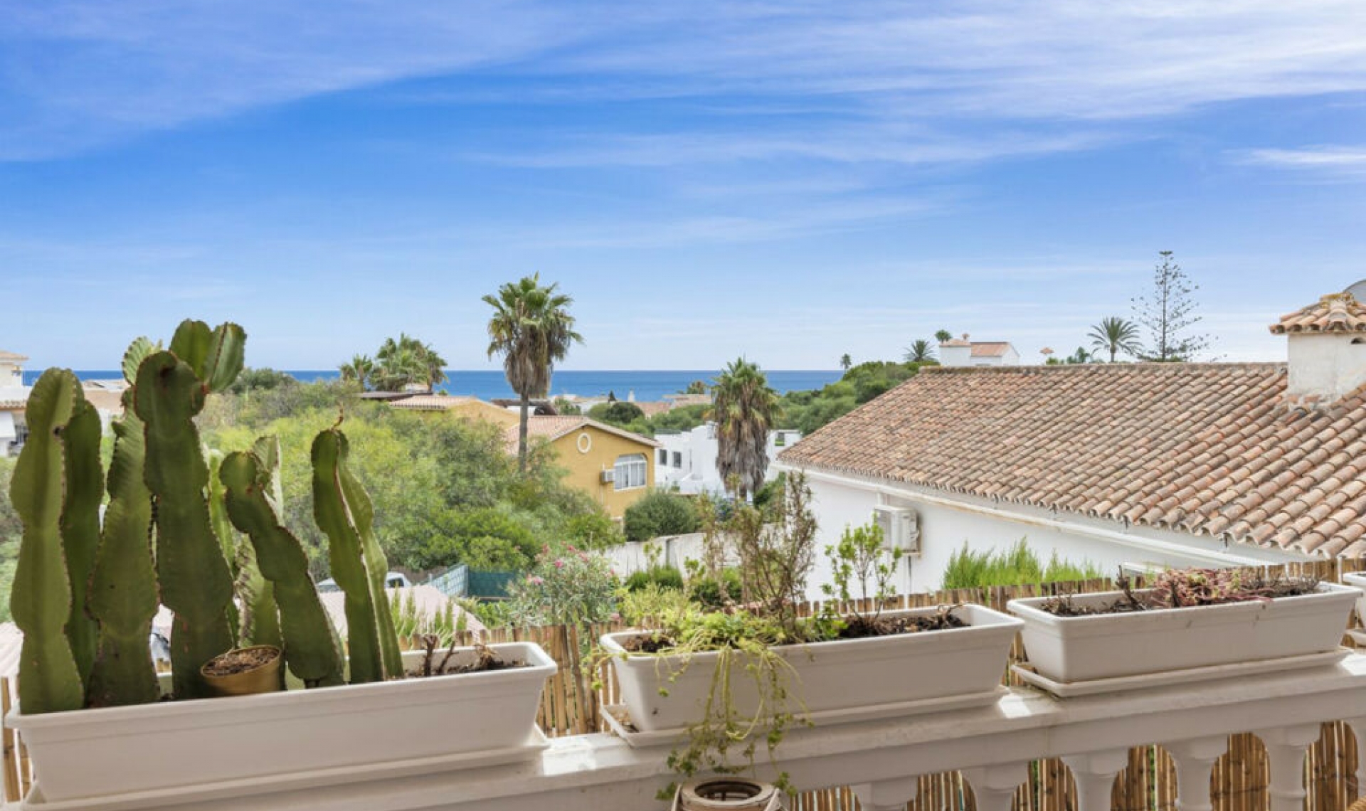 Resale - House -
El Faro