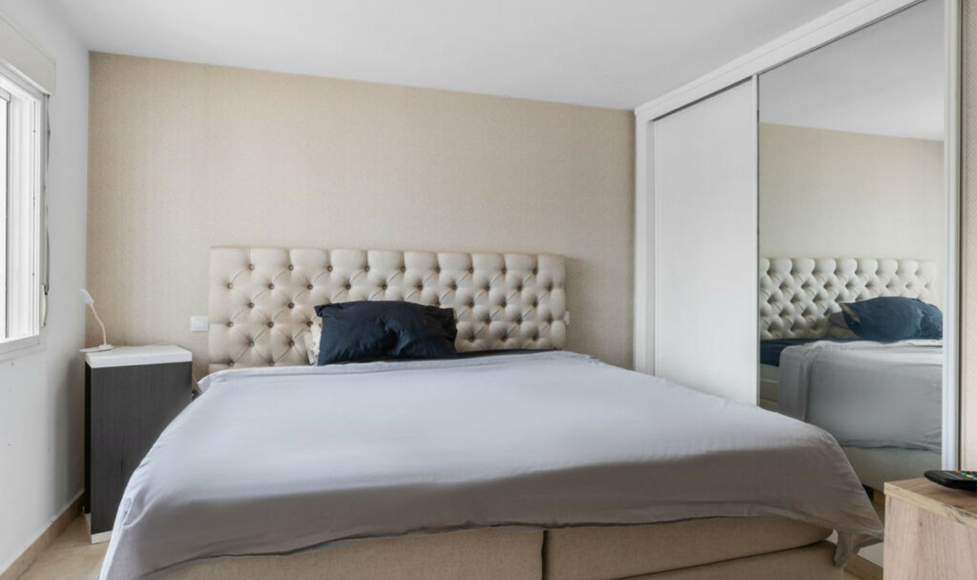 Resale - House -
El Faro