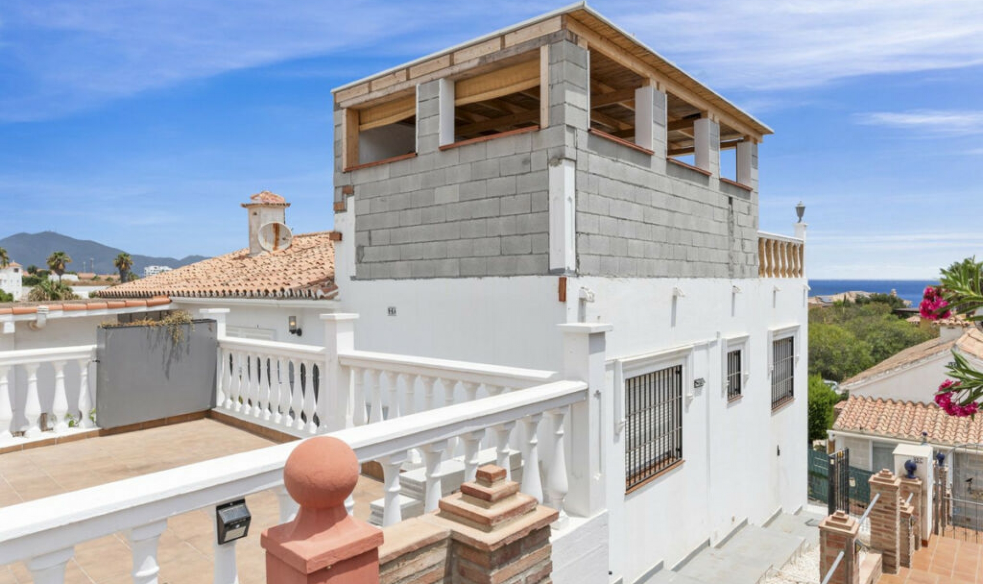 Resale - House -
El Faro