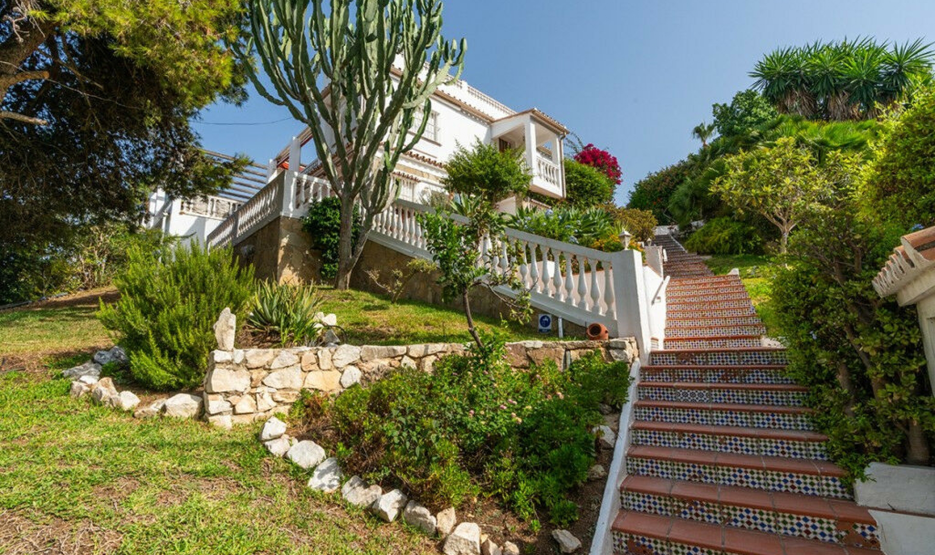 Resale - House -
El Faro